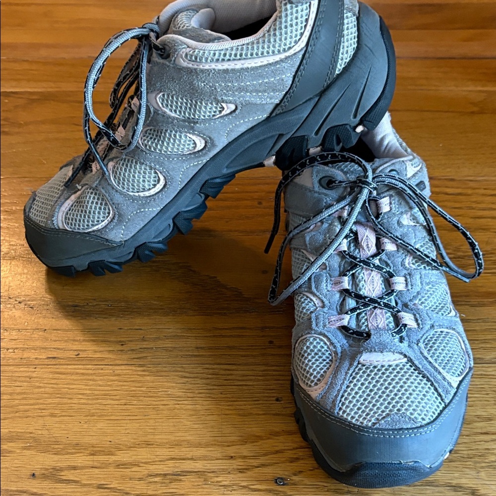 Merrell gray/pink Moab hiking shoe